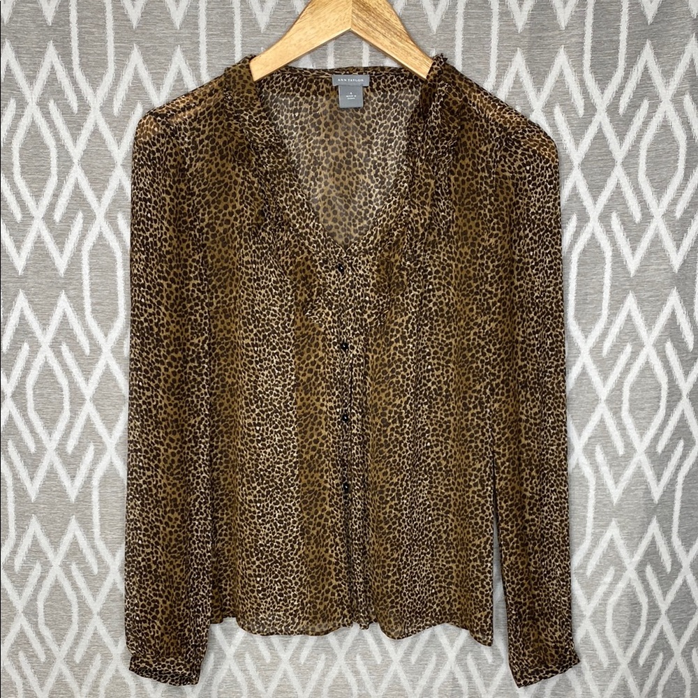 Ann Taylor Tan and Brown SILK Ruffle V-Neck Collar Blouse BEAD Buttons Size: 4